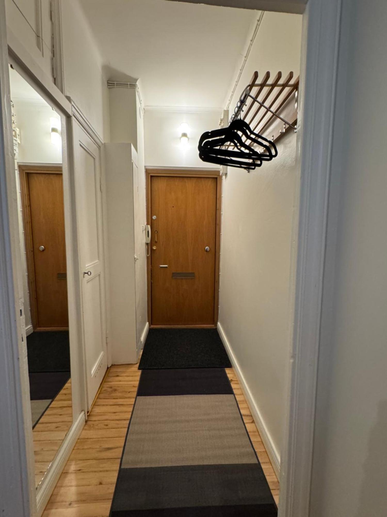 Your Chic Vibrant Apartment *